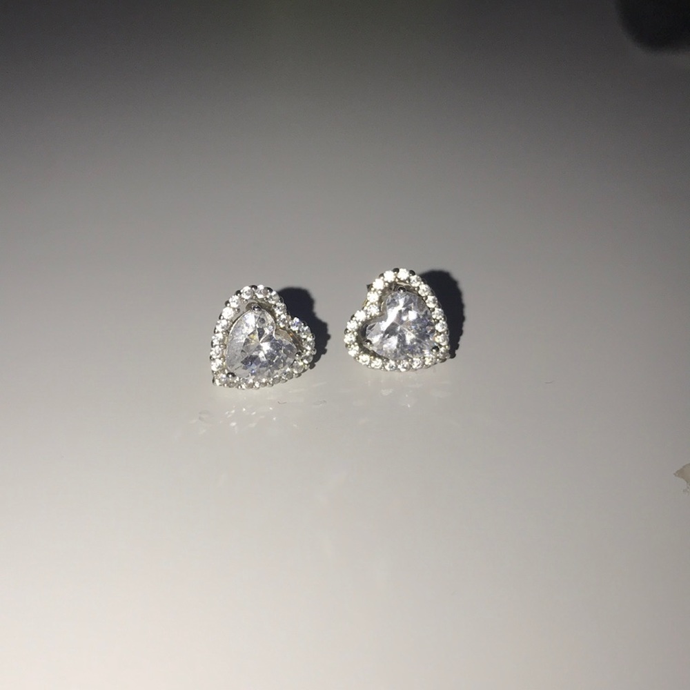 Diamond heart earrings !